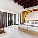 Sclass 2 Luxe Pools Villa & Breakfast , City Area