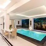 Sclass 2 Luxe Pools Villa & Breakfast , City Area